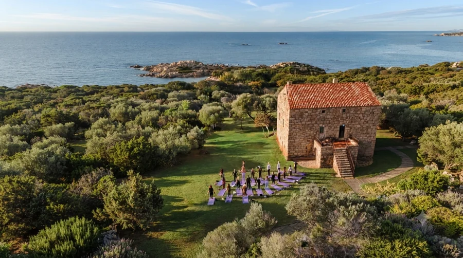 Séance de Pilates dans un jardin